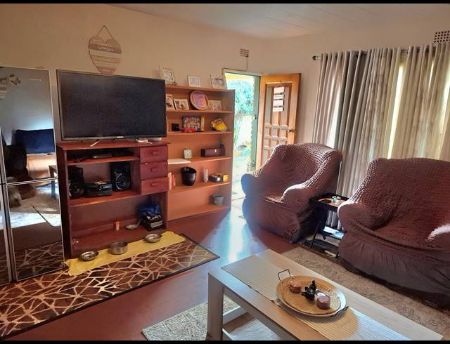 2 BEDROOM TOWNHOUSE FOR SALE IN GREENHILLS